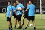 Bercanda Disela Latihan