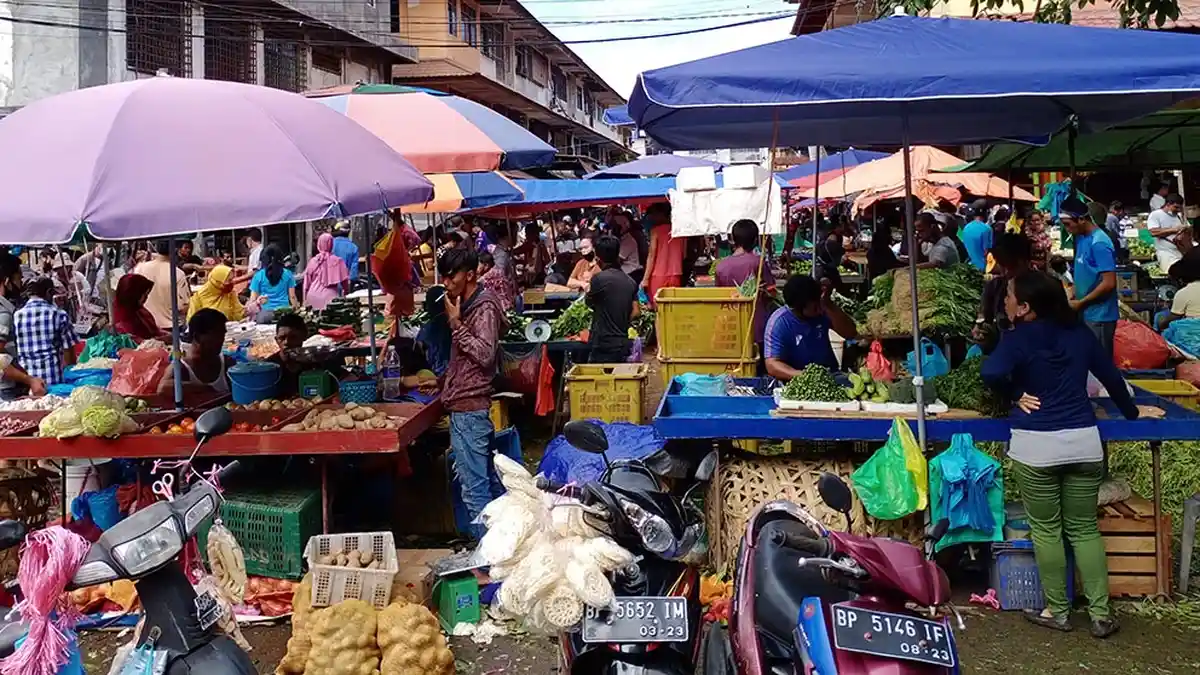 Warga Batam Pakai Masker saat ke Pasar Tos 3000 Mulai Bisa Dihitung Pakai Jari