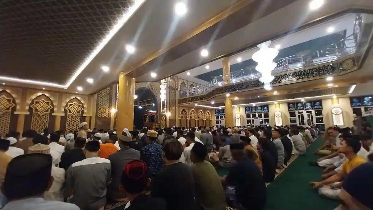 Tata Cara Sholat Tarawih 8 Rakaat 3 Witir, Lengkap Bacaan Doa Kamilin