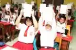 Murid SDN Sukasari 4 Buat Surat Untuk Presiden Jokowi