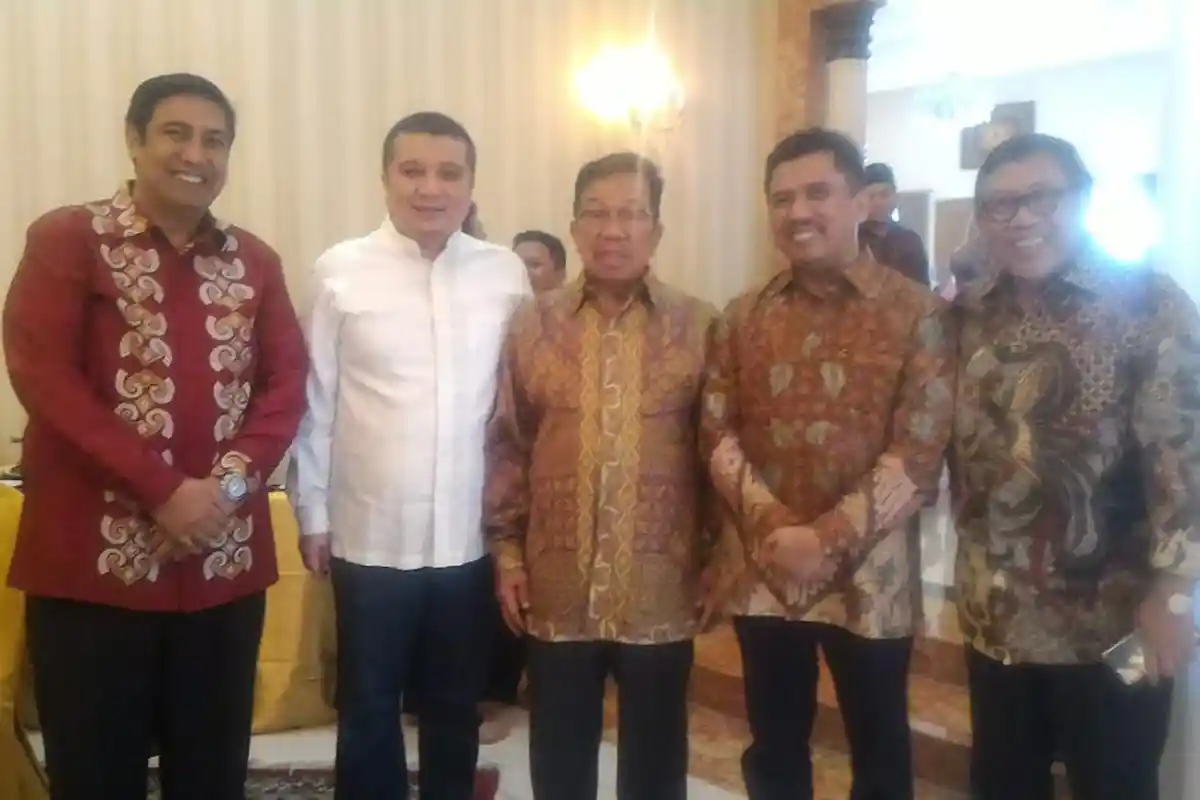 Gelar Open House, Aksa Mahmud: Bukan Hanya Salaman Tapi Mari Bergembira Bersama