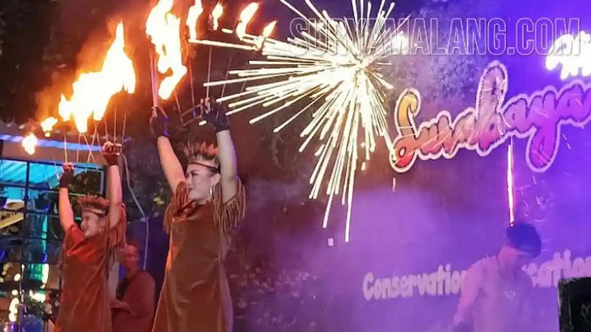 BREAKING NEWS - Fire Dance Tandai Pembukaan Surabaya Night Zoo