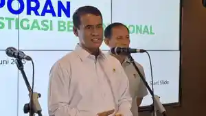 KEMENTAN-Menteri-Pertanian-Andi-Amran-Sulaiman-menunjukka.jpg