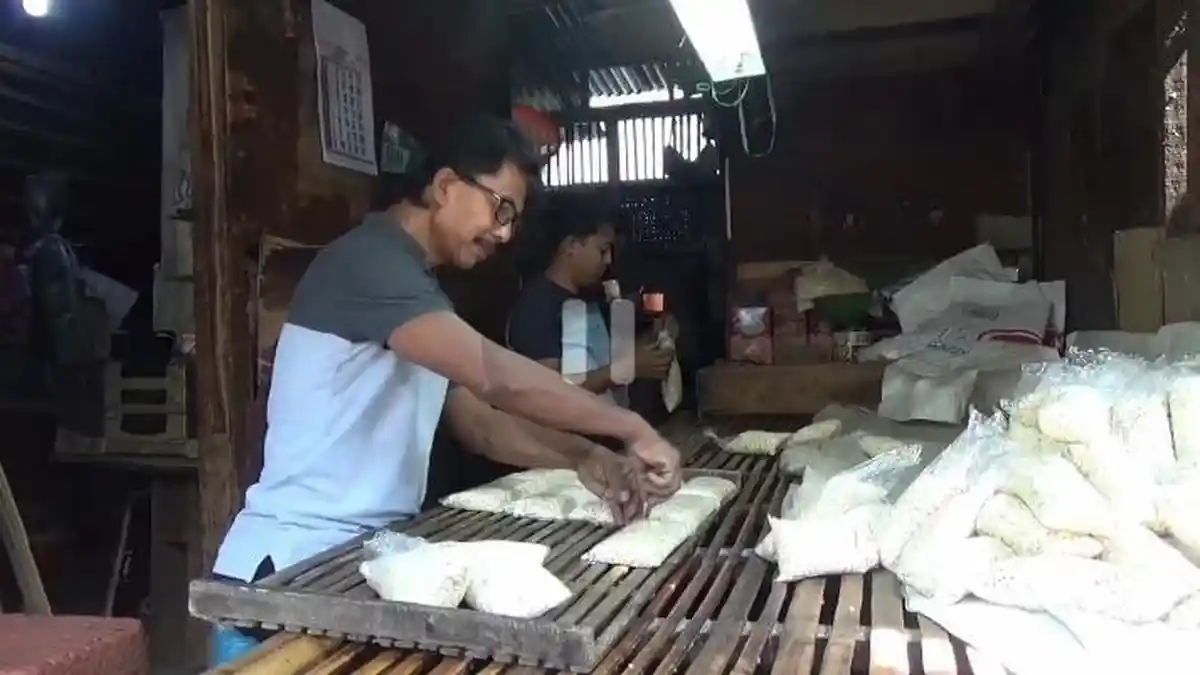 Harga Kedelai Tembus Rp9.500, Produsen Tempe di Jember Kurangi Produksi