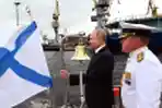 Vladimir Putin Menghadiri Hari Angkatan Laut Rusia