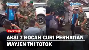 VIRAL-Aksi-7-Bocah-Curi-Perhatian-Mayjen-TNI-Totok.jpg