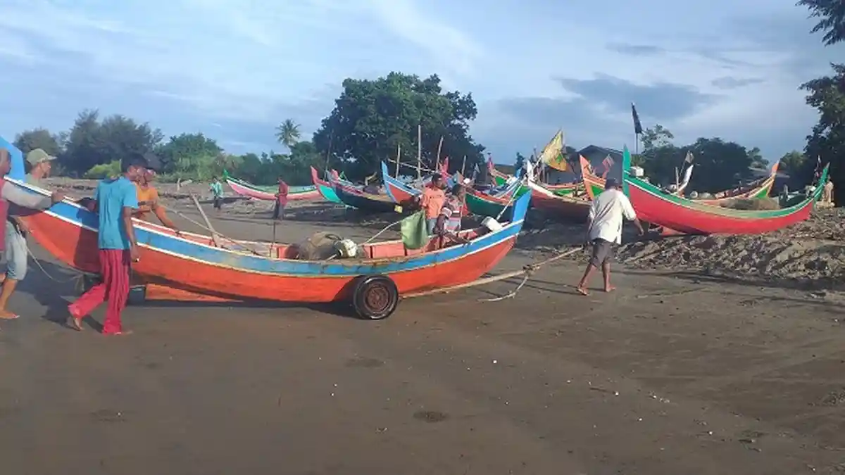 Abrasi Pantai Desa Alue Mangki Gandapura Meluas, Ini Dampaknya Bagi Nelayan
