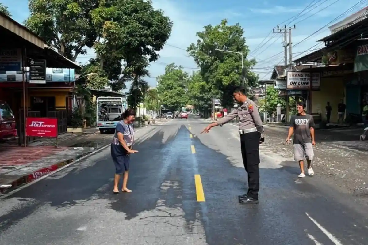 Jadi Korban Tabrak Lari, Pemotor di Kota Blitar Tertabrak Truk Gandeng, Tewas di TKP