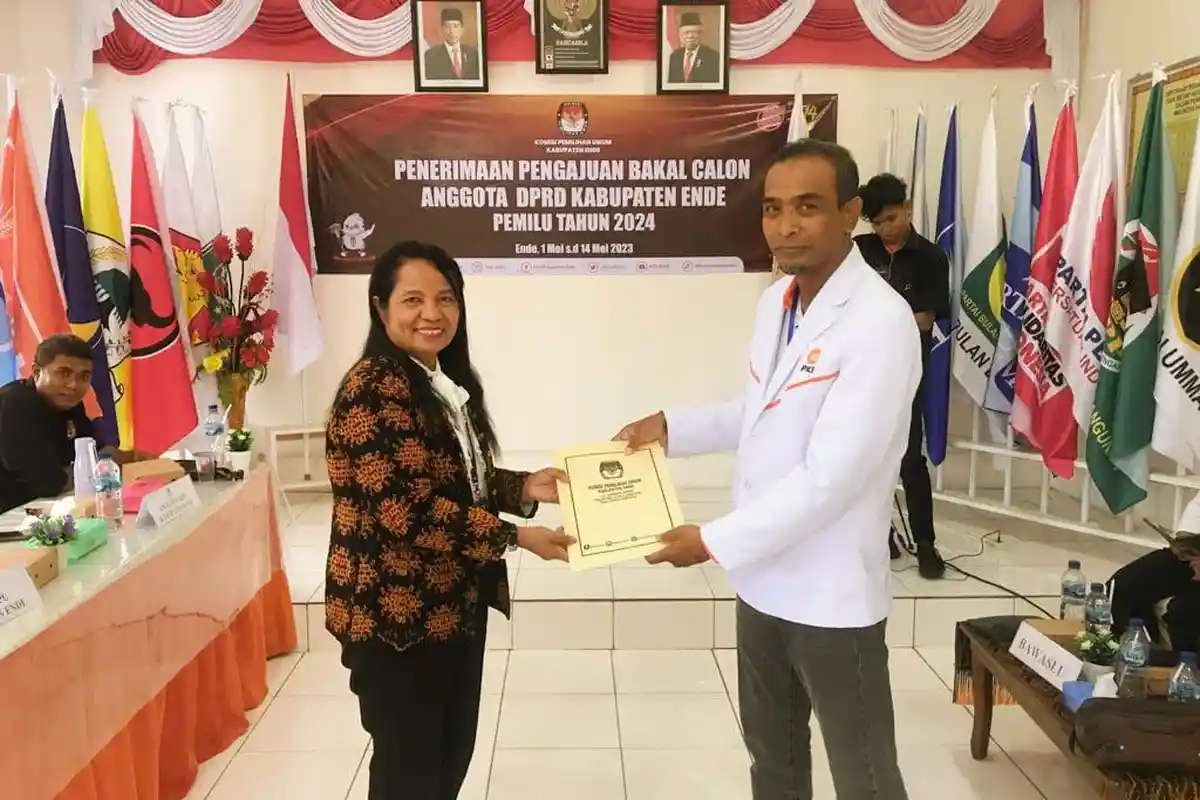 PKS Jadi Partai Pertama yang Mendaftarkan 30 Orang Bacalegnya di Kantor KPUD Ende