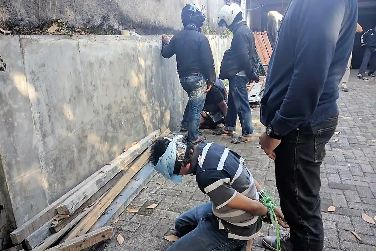 Ada Enam Bom dan Anak Panah di Kontrakan Empat Teroris yang Tertangkap di Sidoarjo