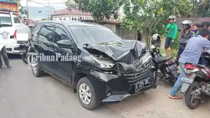 Kecelakaan-beruntun-terjadi-di-Jalan-By-Pass-depan-Kantor-Baznas-Kota-Padang.jpg