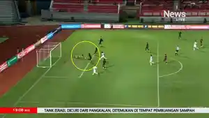 Proses-gol-bunuh-diri-Erwin-Gutawa-pada-laga-Hai-Phong-FC.jpg