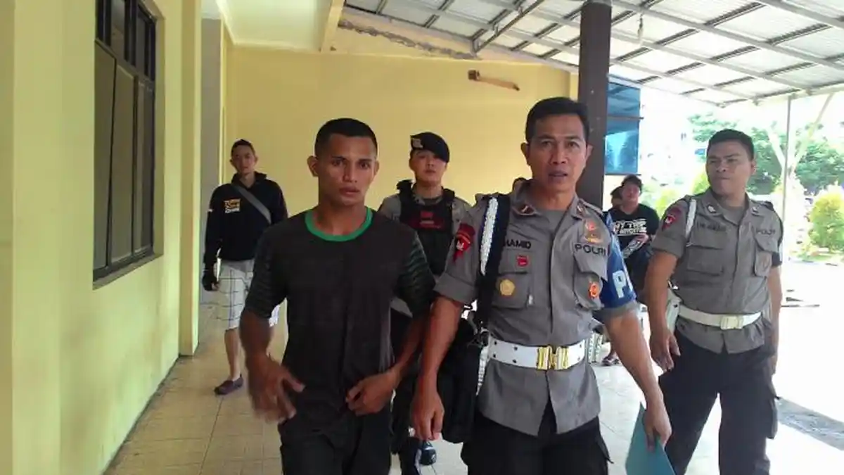Anggota Brimob Gadungan Hamili Seorang Wanita Di Bebatuan