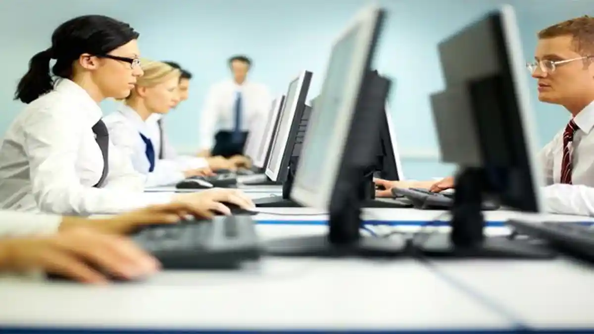 Kerja Lebih Dari 8 Jam Wajib Dapat Uang Lembur