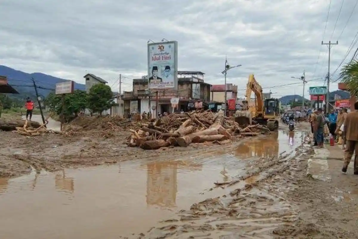 Gunung Marapi Erupsi, Lubuk Sikaping Pasaman Diterjang Banjir Bandang