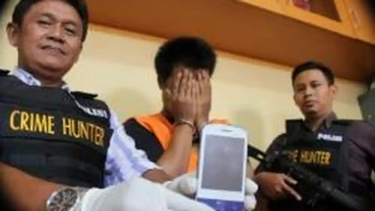 YL Kepergok Mencuri Handphone di Mobil