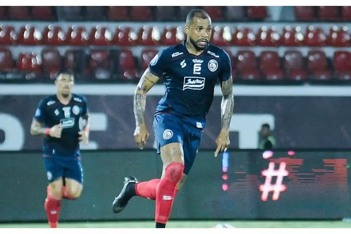 Sinyal Tukar Guling Persebaya-Arema FC: Gustavo Almeida Dibidik Bajul Ijo, Ze Valente ke Singo Edan?