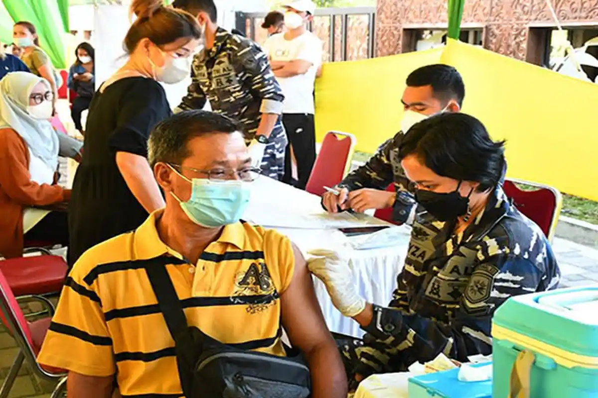 Lantamal XII Pontianak Kebut Vaksinasi Masyarakat Maritim