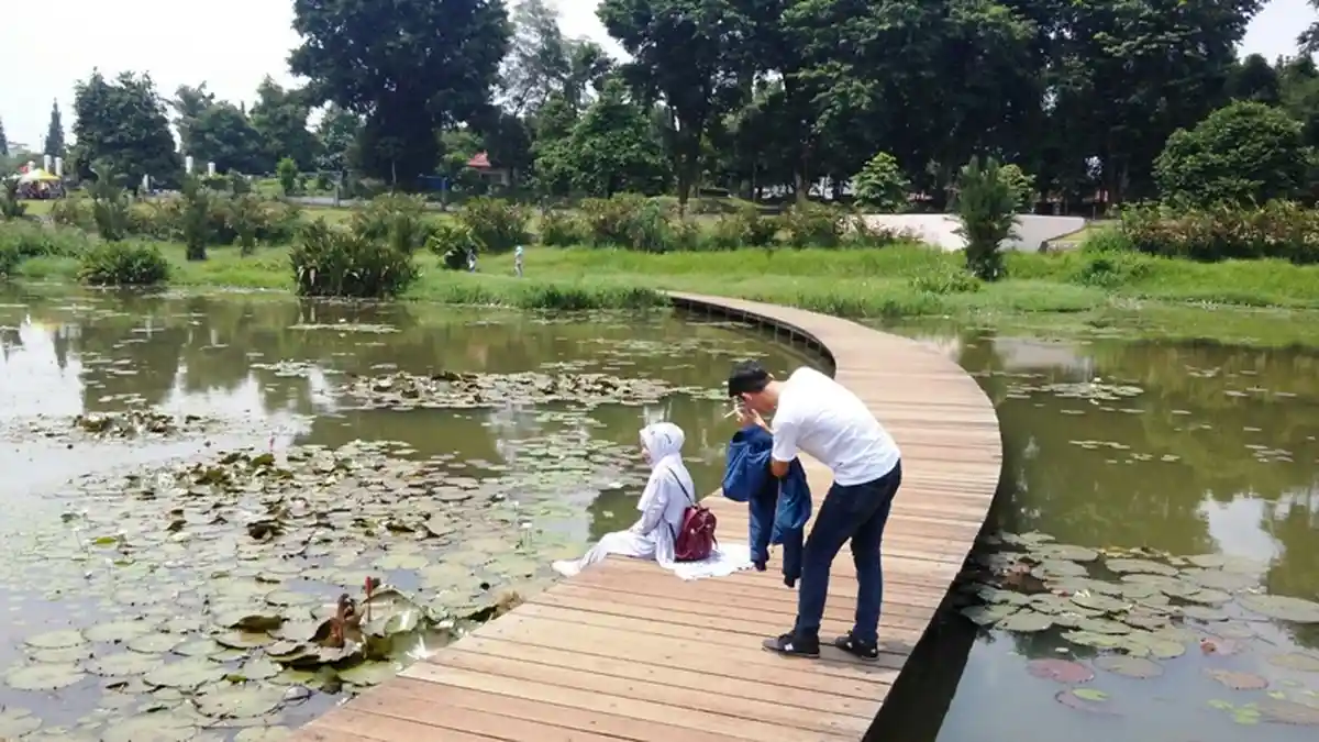 Segarkan Mata di Danau Dora Bogor, Pemandangannya Romantis