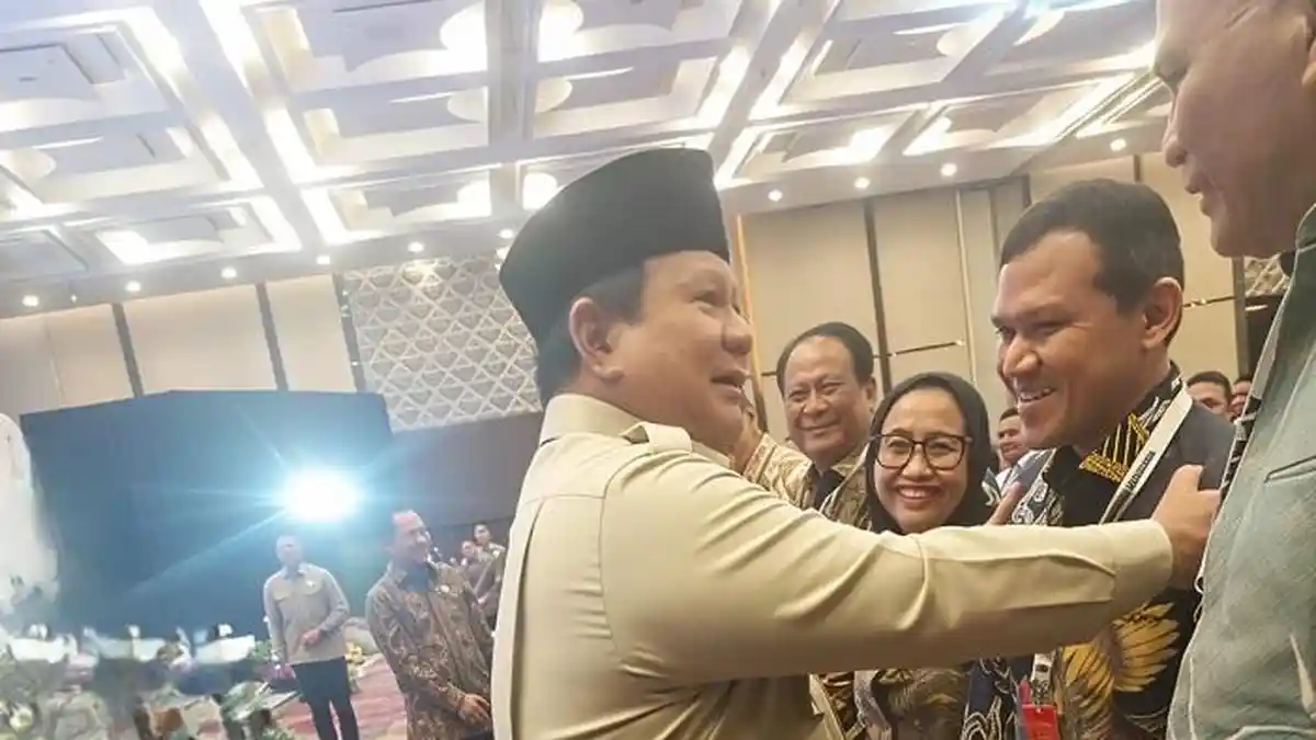 Momen Akrab Prabowo dan Wagub Aceh Fadhlullah di Acara Apkasi Otonomi Expo 2025