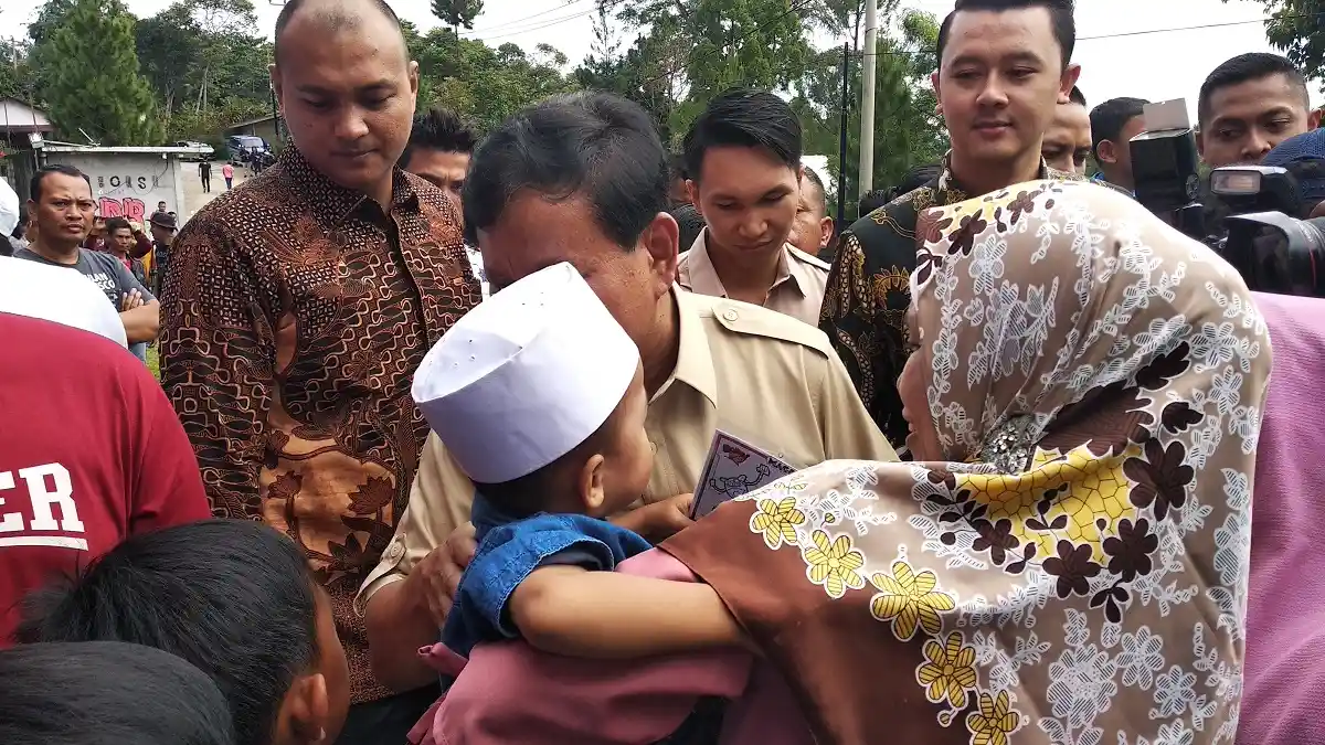 Prabowo Celupkan Tiga Jari Ke Tinta Pemilu