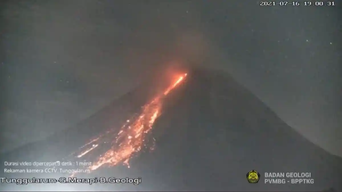 Update Terbaru Gunung Merapi, Luncurkan Lava Pijar Sejauh 1200 Meter ke Tenggara