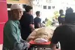 Jasad-Nurminah-saat-dibawa-keluar-dari-RS-Bhayangkara-usai-dilakukan-otopsi.jpg