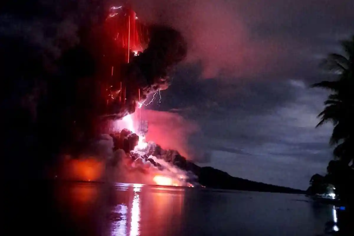 5 Fakta Gunung Ruang di Tagulandang, Kepulauan Sitaro Sulawesi Utara Meletus