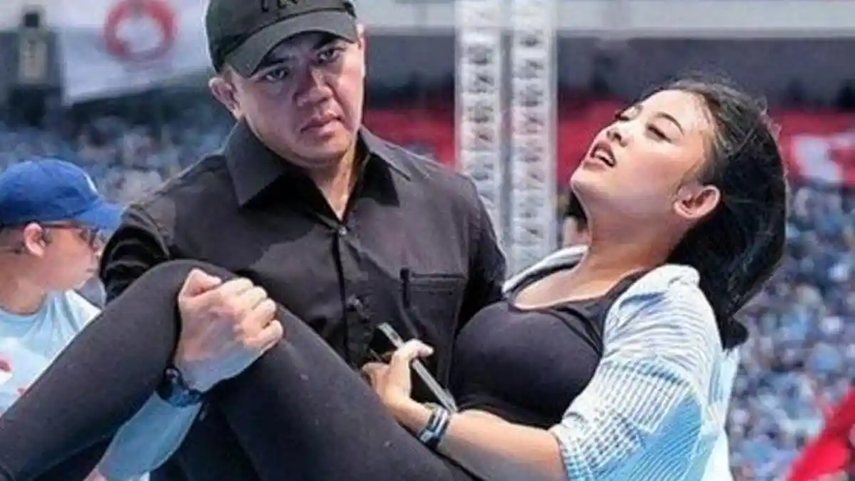 Akhirnya Terungkap Penyebab Wanita yang Digendong Mayor Teddy Masih Bisa Pegang HP Meski Pingsan