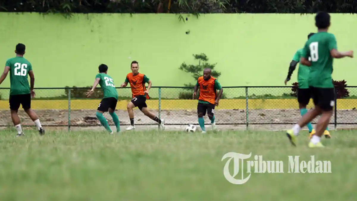 Berita Foto: Latihan Rutin untuk Persiapan PSMS Medan Mematangkan Skuat - 11022020_latihan_psms_danil_siregar-1.jpg