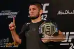 petarung-ufc-khabib-nurmagomedov-berpose-setelah-bertarung-melawan-dustin-poirier.jpg