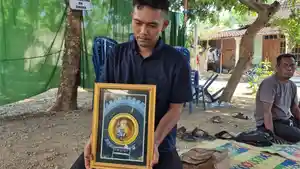 Imam-Arif-Susanto-adik-dari-Wigih-Hartono-di-rumah-duka.jpg