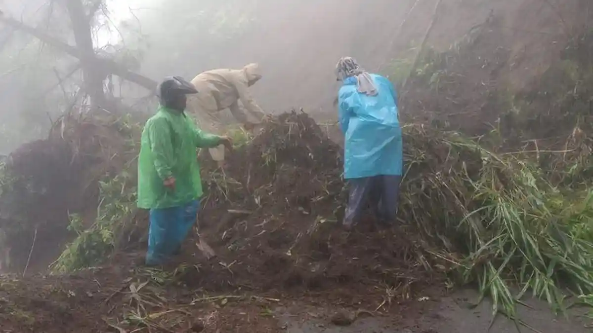 Jalur Menuju Gunung Bromo via Malang Tertutup Longsor, Saat Ini Belum Bisa Dilewati