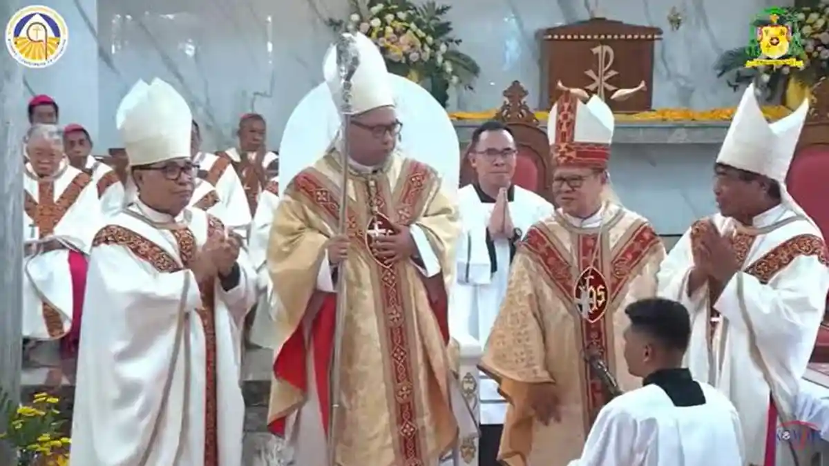 Mgr. Maksimus Regus Telah Ditahbiskan Menjadi Uskup Labuan Bajo