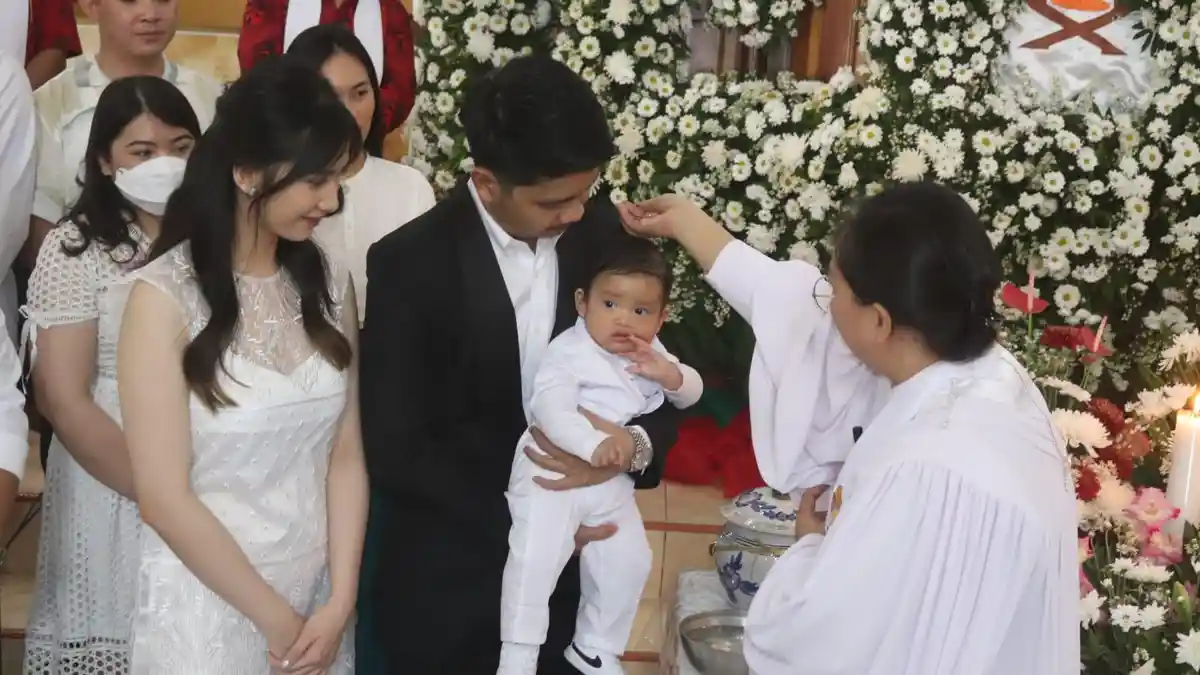 Syukur di Momen Natal 2022, Cucu Pertama Wali Kota Tomohon Sulawesi Utara Dibaptis