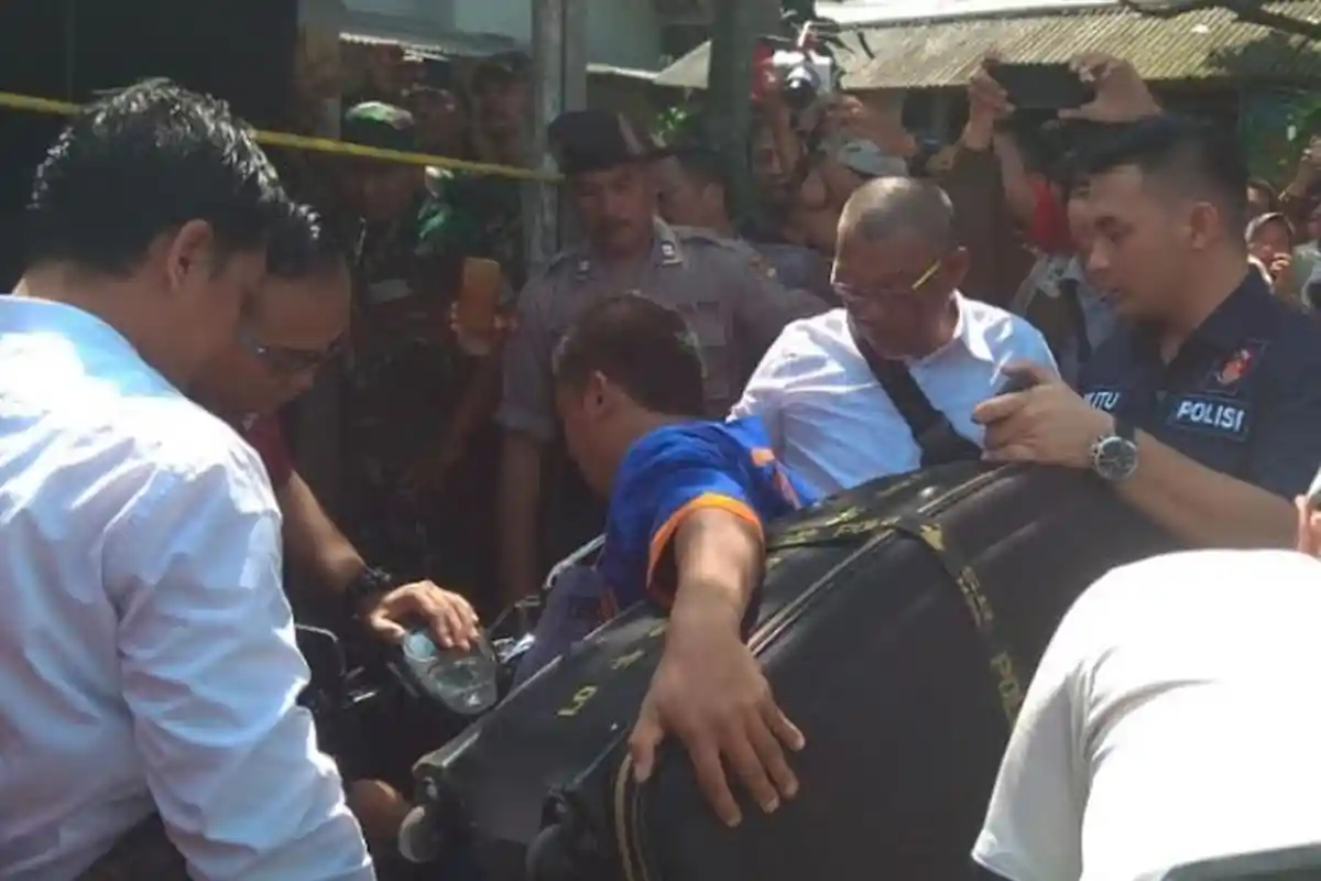 Rekonstruksi Pembunuhan Guru Honorer Dimutilasi Digelar, Korban Diperankan Anggota Polda Jatim