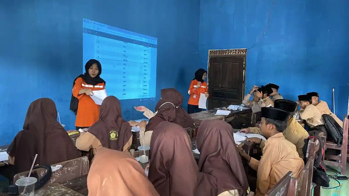 Program Arutmin Mengajar Gelar English Class ke Sekolah Lingkar Tambang Tanahlaut