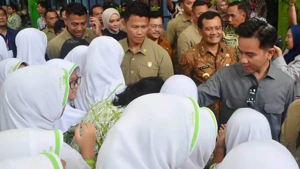TNI-Polri Masuk Dapur MBG, Siapa Awasi Program Makan Gratis Ini?