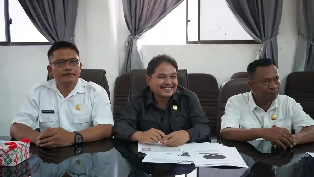 Ketua DPD Tani Merdeka Toba, Salurkan Bantuan Traktor Roda 4