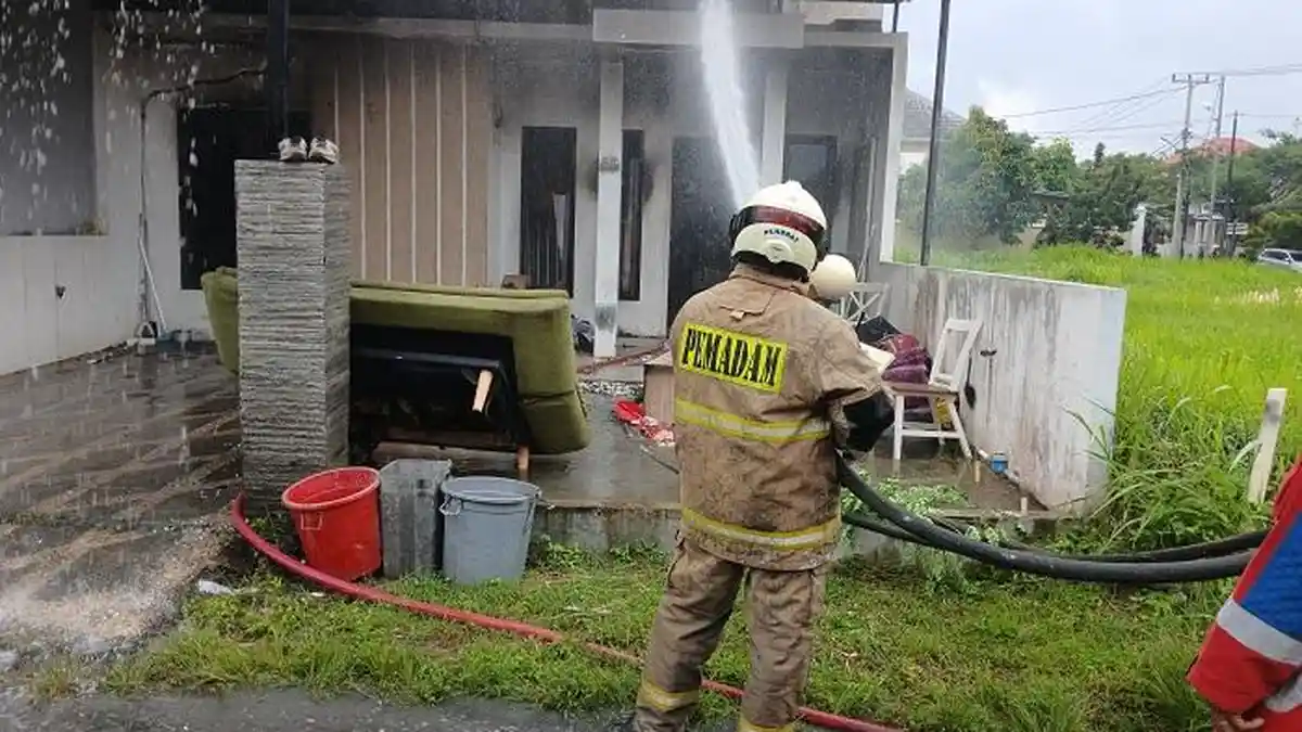 Api Merambat Bakar Kasur saat Anak Main Korek, Kebakaran Rumah di Bandar Lampung
