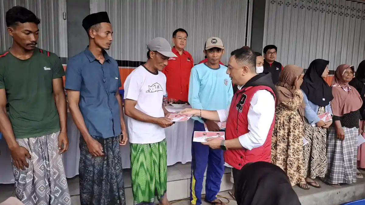 Korban Erupsi Gunung Semeru Dibantu PDIP Jatim, Deni Wicaksono : Bangun Posko untuk Masyarakat
