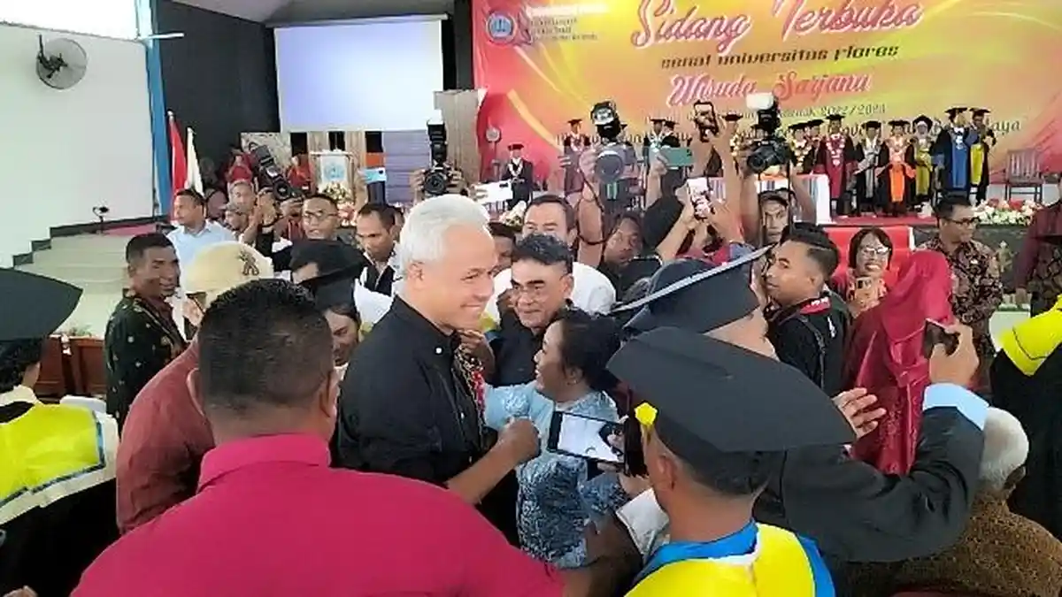 Ganjar Pranowo Masuk Kampus Unflor Ende, Terdengar Teriakkan Nama Prabowo