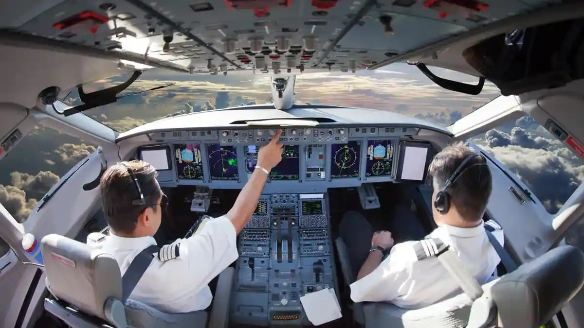 Pilot Gadungan Ditangkap Setelah Menipu Pencari Kerja yang Ingin Jadi Pilot Garuda