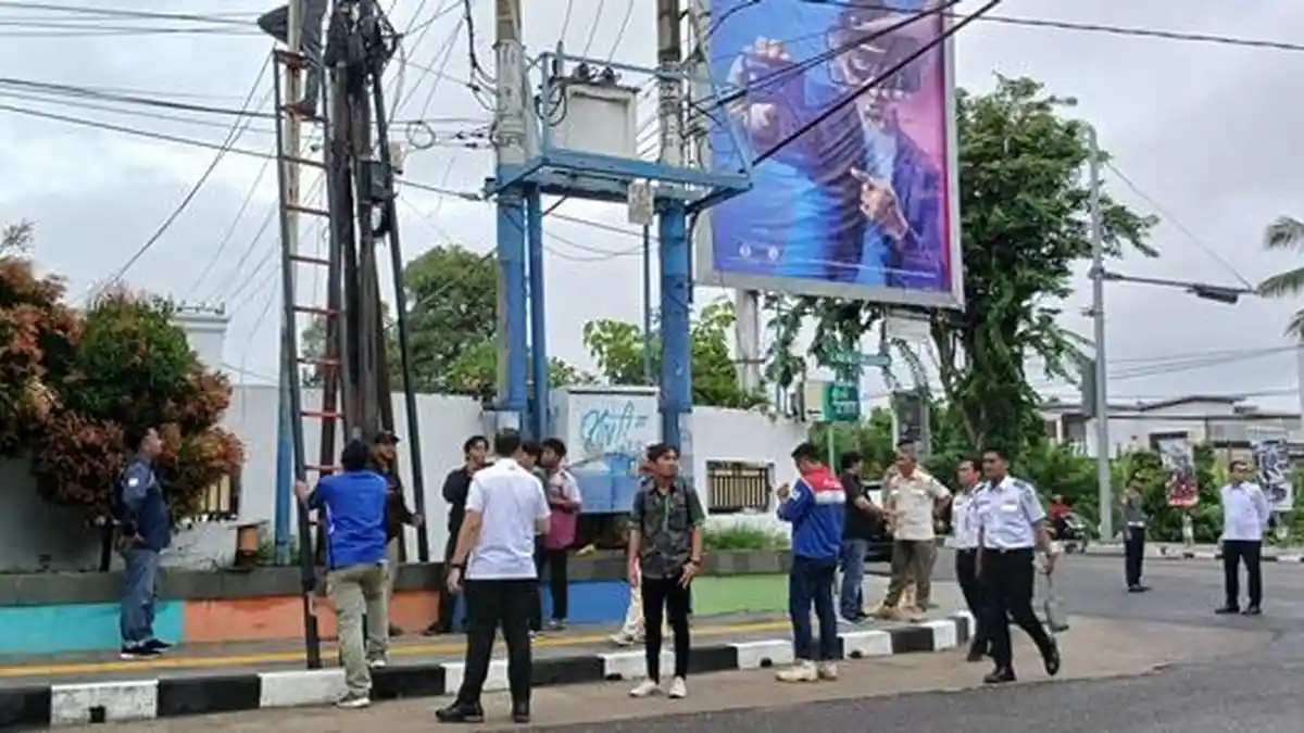 Jamin Kenyamanan dan Keselamatan Warga, Pemkot Jambi Tertibkan Kabel Provider Semerawut