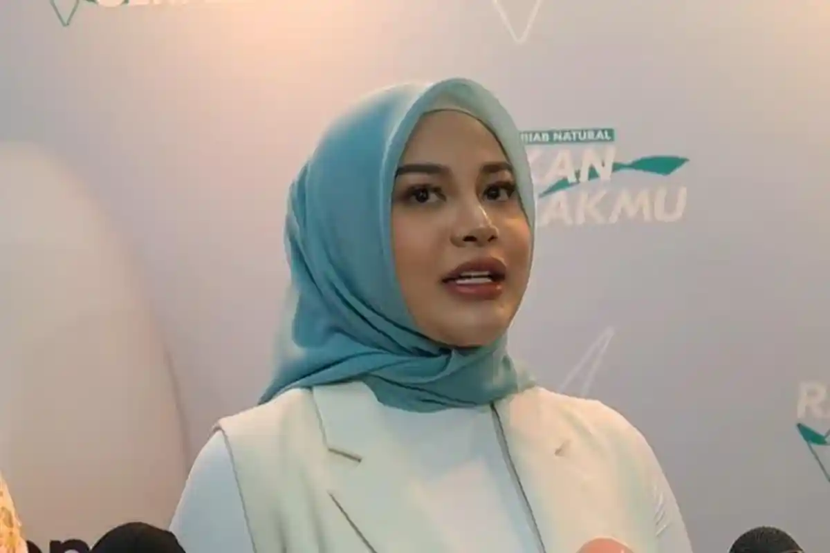 Ikuti Kata Orangtua, Reaksi Aurel Hermansyah soal Tradisi Kaki Ameena Dipukul Lele agar Cepat Jalan