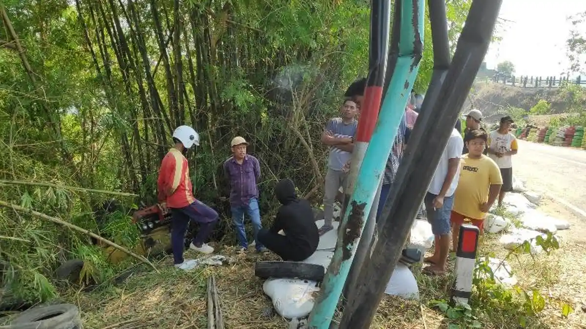 Sopir dan Penumpang dalam Kecelakaan Truk Pengangkut Pupuk di Bukit Bego Bantul Alami Luka-luka
