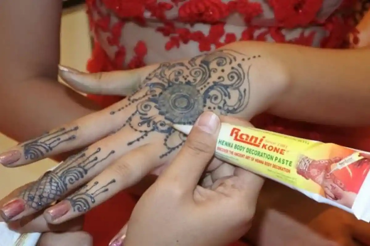 Tak Butuh Biaya Mahal, Ada 5 Bahan Mudah & Praktis Buat Henna