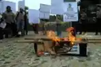 Demo Menuntut Penyelesaian Kasus Suap Akil Mochtar
