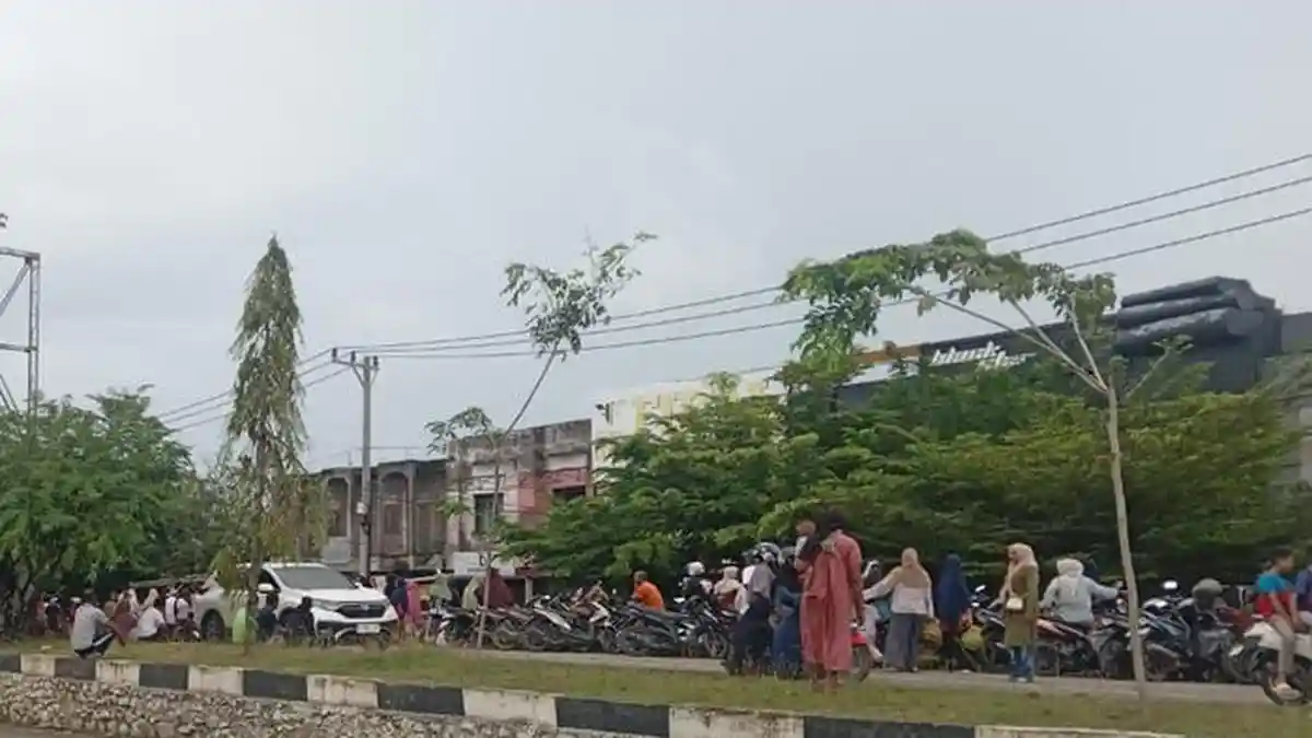 Gas 3 Kg Subsidi Pemerintah Langka di Pidie, Warga Miskin Harus Antre Panjang
