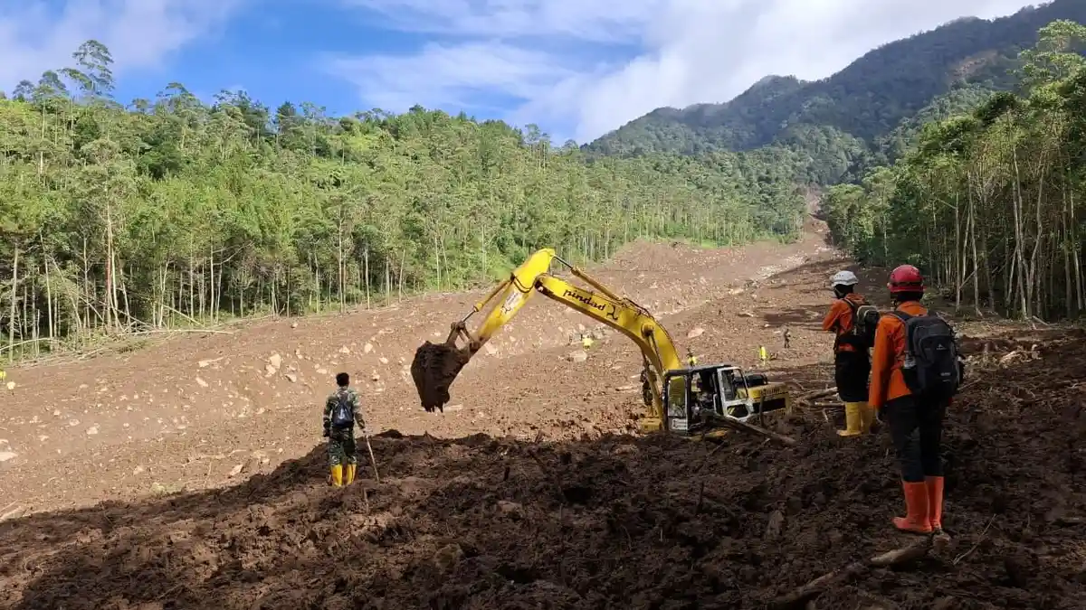 Mitigasi Longsor Pasirlangu: Tebar Benih Pakai Drone & Tukar Guling Lahan